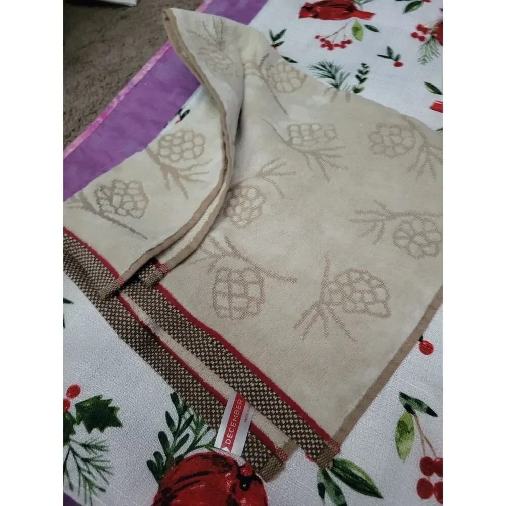 St Nicholas Square Red Cardinals Tablecloth Beautiful & Hand Towel